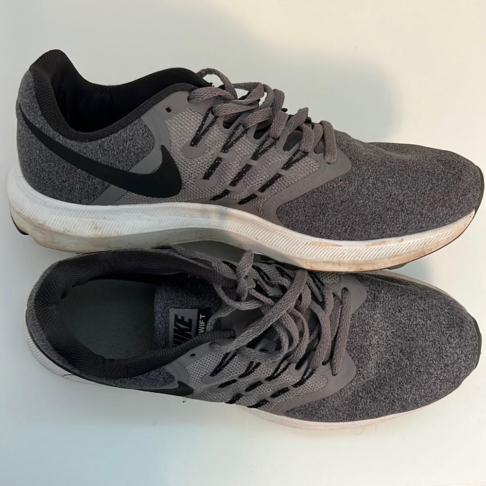 Nike gray run swift tennis shoes
